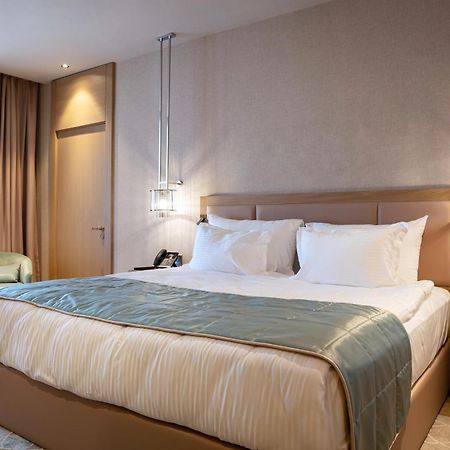 Karavansaray Turkistan Harbour Hotel -Flying Theatre Access 外观 照片 A bedroom at the hotel