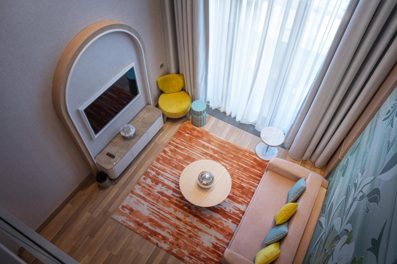 Karavansaray Turkistan Harbour Hotel -Flying Theatre Access 外观 照片 A living room in a hotel