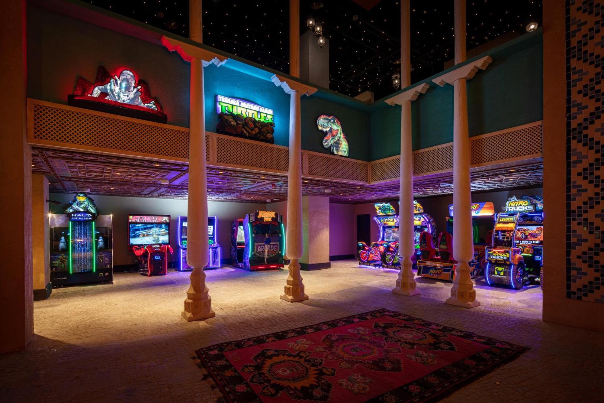 Karavansaray Turkistan Harbour Hotel -Flying Theatre Access 外观 照片 The arcade at the MGM Grand Hotel