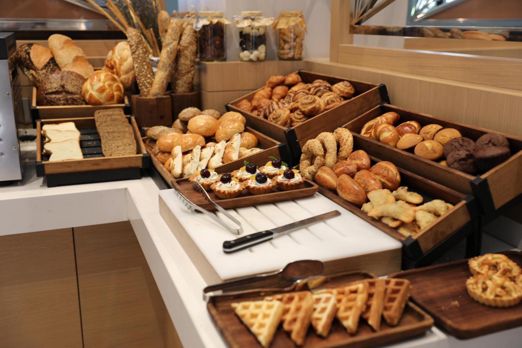 Karavansaray Turkistan Harbour Hotel -Flying Theatre Access 外观 照片 A bread station