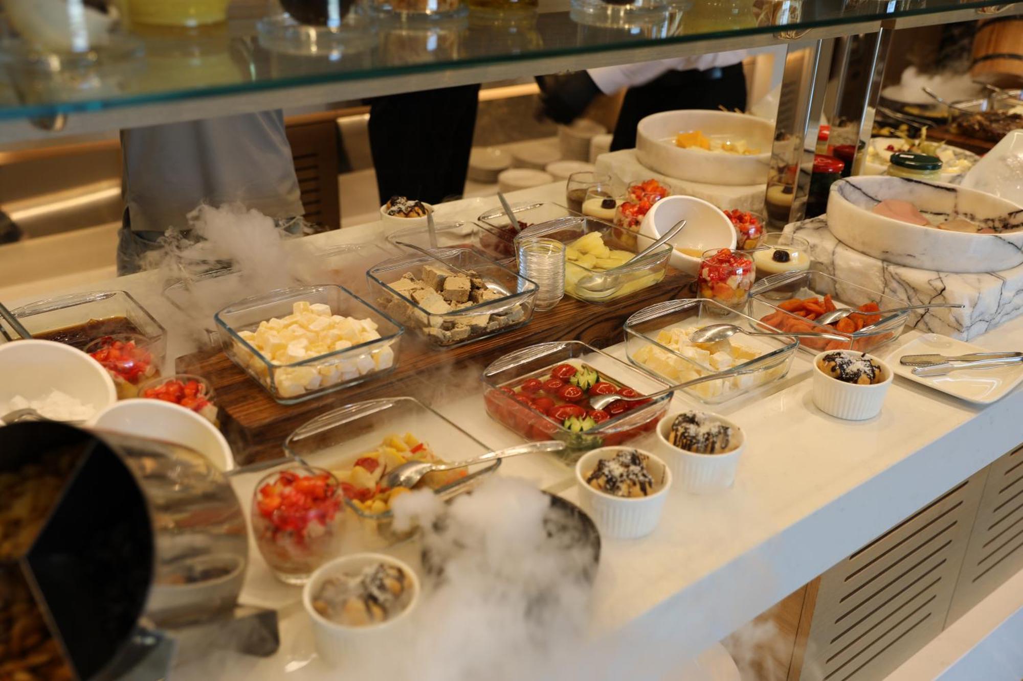 Karavansaray Turkistan Harbour Hotel -Flying Theatre Access 外观 照片 A dessert buffet