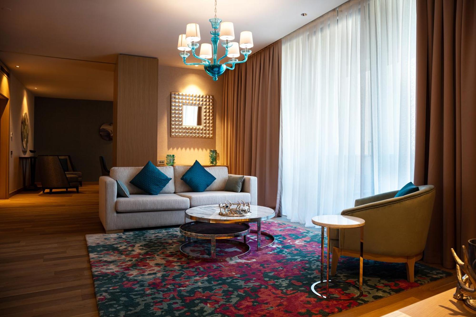 Karavansaray Turkistan Harbour Hotel -Flying Theatre Access 外观 照片 A suite at the hotel