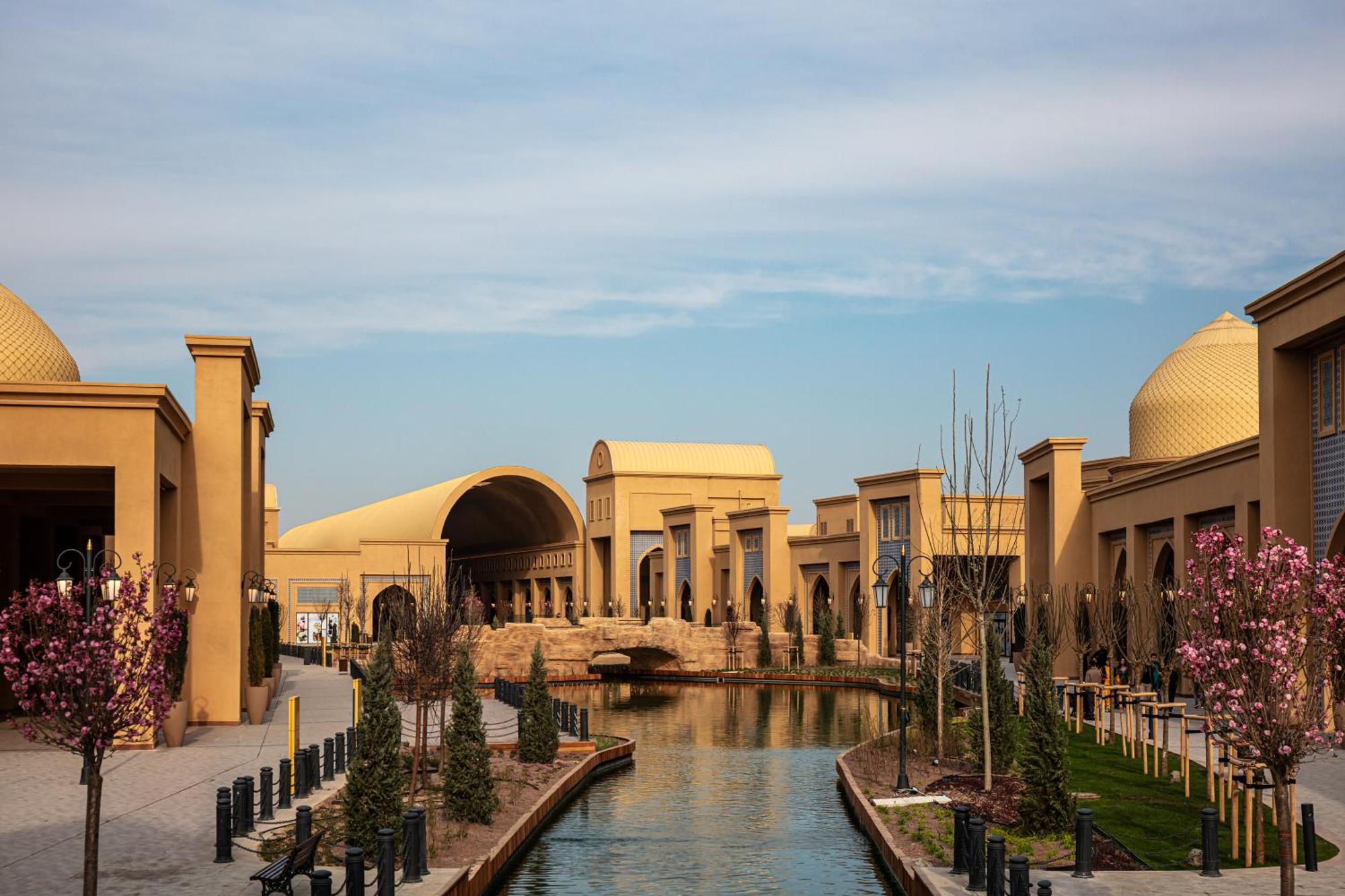 Karavansaray Turkistan Harbour Hotel -Flying Theatre Access 外观 照片 The Village at Grand Prairie
