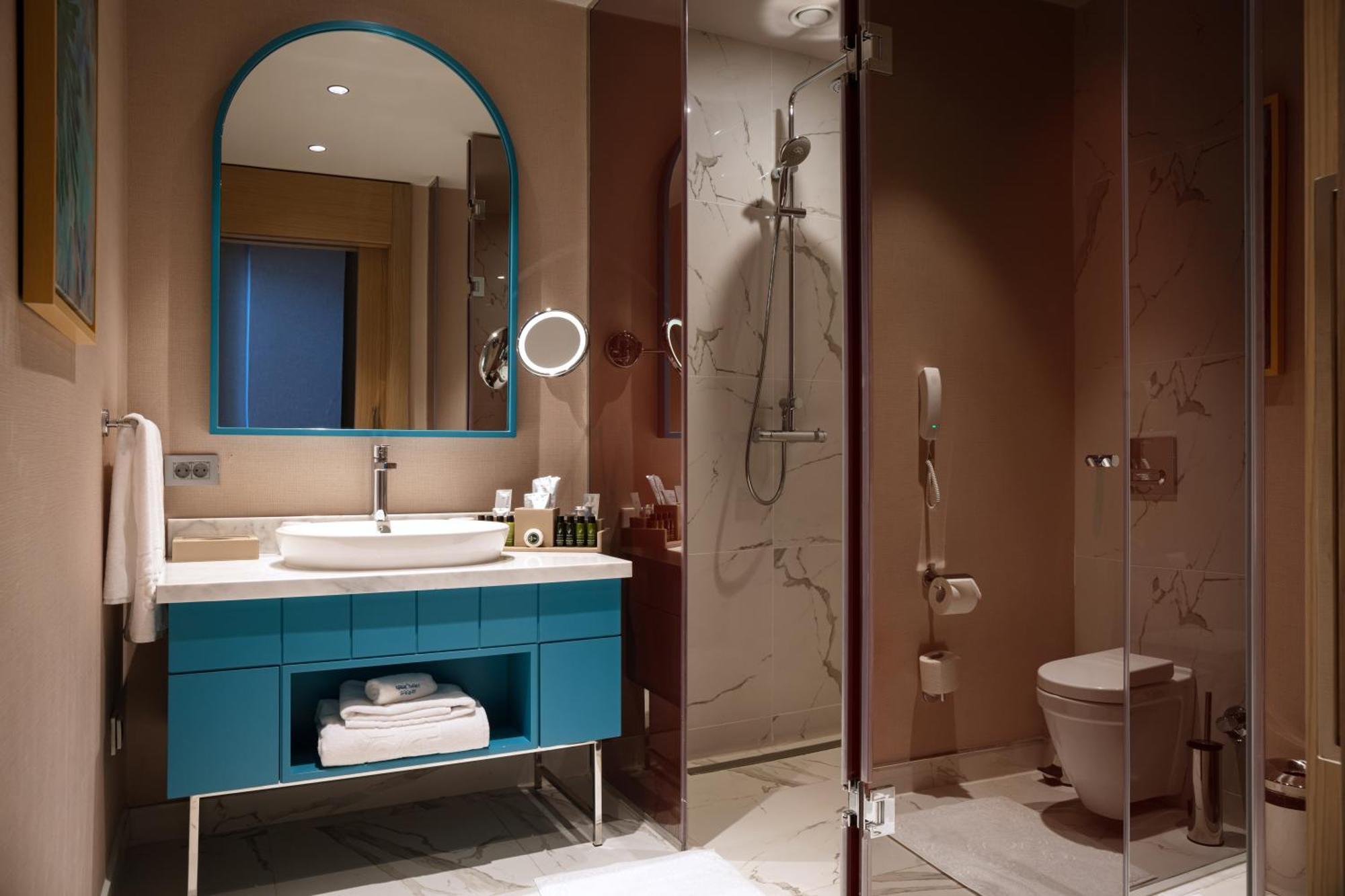 Karavansaray Turkistan Harbour Hotel -Flying Theatre Access 外观 照片 A bathroom in a hotel