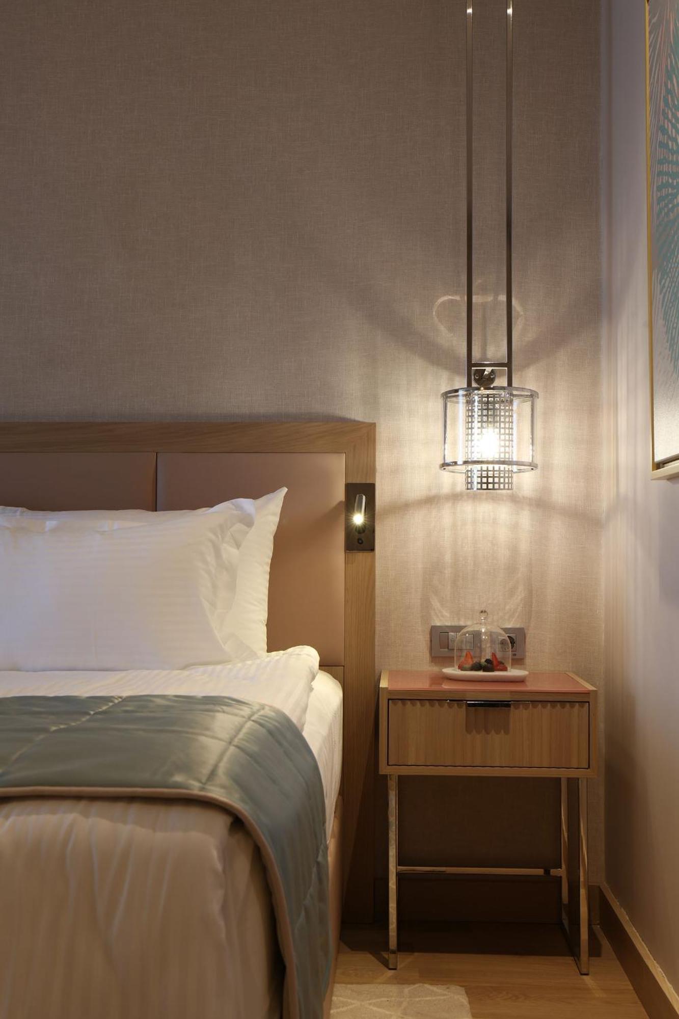 Karavansaray Turkistan Harbour Hotel -Flying Theatre Access 客房 照片 A wall light